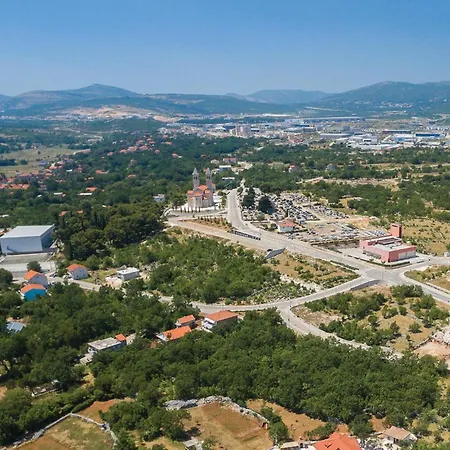 Σπίτι διακοπών Lovely In Dugopolje With Wifi *